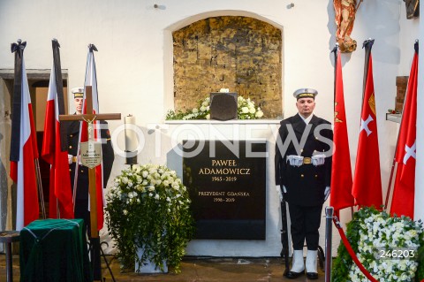  19.01.2019 GDANSK<br />CEREMONIA POGRZEBOWA ZAMORDOWANEGO PREZYDENTA GDANSKA PAWLA ADAMOWICZA W BAZYLICE MARIACKIEJ W GDANSKU<br />N/Z URNA KAPLICA MIEJSCE GDZIE ZOSTALA ZLOZONA URNA Z PROCHAMI PREZYDENTA PAWLA ADAMOWICZA NAGROBEK GROBOWIEC GROB<br /> 