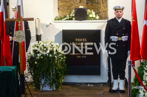  19.01.2019 GDANSK<br />CEREMONIA POGRZEBOWA ZAMORDOWANEGO PREZYDENTA GDANSKA PAWLA ADAMOWICZA W BAZYLICE MARIACKIEJ W GDANSKU<br />N/Z URNA KAPLICA MIEJSCE GDZIE ZOSTALA ZLOZONA URNA Z PROCHAMI PREZYDENTA PAWLA ADAMOWICZA NAGROBEK GROBOWIEC GROB<br /> 