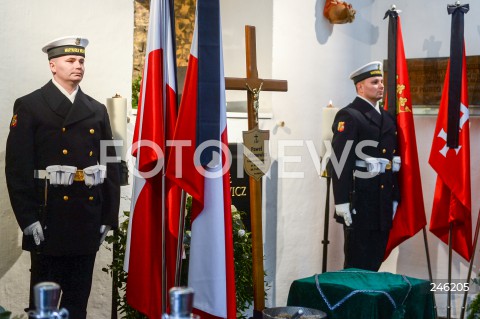  19.01.2019 GDANSK<br />CEREMONIA POGRZEBOWA ZAMORDOWANEGO PREZYDENTA GDANSKA PAWLA ADAMOWICZA W BAZYLICE MARIACKIEJ W GDANSKU<br />N/Z KRZYZ URNA KAPLICA MIEJSCE GDZIE ZOSTALA ZLOZONA URNA Z PROCHAMI PREZYDENTA PAWLA ADAMOWICZA NAGROBEK GROBOWIEC GROB<br /> 