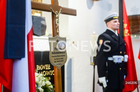  19.01.2019 GDANSK<br />CEREMONIA POGRZEBOWA ZAMORDOWANEGO PREZYDENTA GDANSKA PAWLA ADAMOWICZA W BAZYLICE MARIACKIEJ W GDANSKU<br />N/Z KRZYZ URNA KAPLICA MIEJSCE GDZIE ZOSTALA ZLOZONA URNA Z PROCHAMI PREZYDENTA PAWLA ADAMOWICZA NAGROBEK GROBOWIEC GROB<br /> 