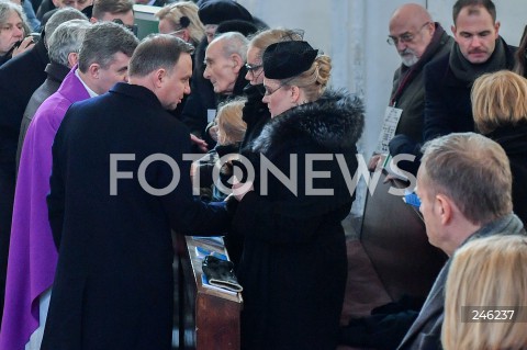  19.01.2019 GDANSK<br />CEREMONIA POGRZEBOWA ZAMORDOWANEGO PREZYDENTA GDANSKA PAWLA ADAMOWICZA W BAZYLICE MARIACKIEJ W GDANSKU<br />N/Z MAGDALENA ADAMOWICZ ZONA PREZYDENTA PAWLA ADAMOWICZA PREZYDENT RP ANRZEJ DUDA SKLADA KONDOLENCJE DONALD TUSK<br /> 
