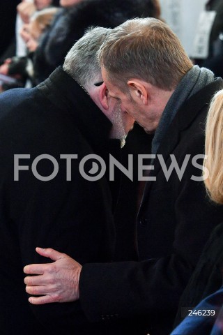  19.01.2019 GDANSK<br />CEREMONIA POGRZEBOWA ZAMORDOWANEGO PREZYDENTA GDANSKA PAWLA ADAMOWICZA W BAZYLICE MARIACKIEJ W GDANSKU<br />N/Z PIOTR ADAMOWICZ BRAT PREZYDENTA PAWLA ADAMOWICZA DONALD TUSK SKLADA KONDOLENCJE<br /> 