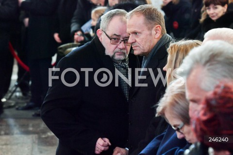  19.01.2019 GDANSK<br />CEREMONIA POGRZEBOWA ZAMORDOWANEGO PREZYDENTA GDANSKA PAWLA ADAMOWICZA W BAZYLICE MARIACKIEJ W GDANSKU<br />N/Z PIOTR ADAMOWICZ BRAT PREZYDENTA PAWLA ADAMOWICZA DONALD TUSK <br /> 