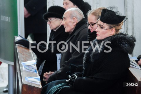 19.01.2019 GDANSK<br />CEREMONIA POGRZEBOWA ZAMORDOWANEGO PREZYDENTA GDANSKA PAWLA ADAMOWICZA W BAZYLICE MARIACKIEJ W GDANSKU<br />N/Z MAGDALENA ADAMOWICZ ZONA ANTONINA ADAMOWICZ CORKA RYSZARD ADAMOWICZ OJCIEC TATO TATA PREZYDENTA PAWLA ADAMOWICZA <br /> 