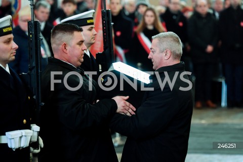  19.01.2019 GDANSK<br />CEREMONIA POGRZEBOWA ZAMORDOWANEGO PREZYDENTA GDANSKA PAWLA ADAMOWICZA W BAZYLICE MARIACKIEJ W GDANSKU<br />N/Z URNA PRZENIESIENIE<br /> 