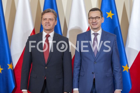  22.01.2019 WARSZAWA<br />SPOTKANIE PREMIERA MATEUSZA MORAWIECKIEGO Z MARKUSEM SCHAFEREM Z MERCEDES BENZ<br />OGLOSZENIE DECYZJI WS. ROZPOCZECIA PRODUKCJI BATERII ELEKTRYCZNYCH PRZEZ MERCEDES-BENZ CARS W FABRYCE W JAWORZE NA DOLNYM SLASKU<br />N/Z PREMIER MATEUSZ MORAWIECKI MARKUS SCHAFER<br /> 