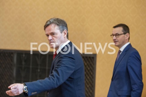  22.01.2019 WARSZAWA<br />SPOTKANIE PREMIERA MATEUSZA MORAWIECKIEGO Z MARKUSEM SCHAFEREM Z MERCEDES BENZ<br />OGLOSZENIE DECYZJI WS. ROZPOCZECIA PRODUKCJI BATERII ELEKTRYCZNYCH PRZEZ MERCEDES-BENZ CARS W FABRYCE W JAWORZE NA DOLNYM SLASKU<br />N/Z PREMIER MATEUSZ MORAWIECKI MARKUS SCHAFER<br /> 