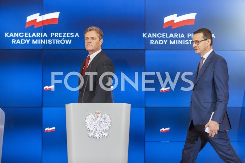  22.01.2019 WARSZAWA<br />SPOTKANIE PREMIERA MATEUSZA MORAWIECKIEGO Z MARKUSEM SCHAFEREM Z MERCEDES BENZ<br />OGLOSZENIE DECYZJI WS. ROZPOCZECIA PRODUKCJI BATERII ELEKTRYCZNYCH PRZEZ MERCEDES-BENZ CARS W FABRYCE W JAWORZE NA DOLNYM SLASKU<br />N/Z PREMIER MATEUSZ MORAWIECKI MARKUS SCHAFER<br /> 