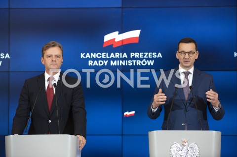  22.01.2019 WARSZAWA<br />SPOTKANIE PREMIERA MATEUSZA MORAWIECKIEGO Z MARKUSEM SCHAFEREM Z MERCEDES BENZ<br />OGLOSZENIE DECYZJI WS. ROZPOCZECIA PRODUKCJI BATERII ELEKTRYCZNYCH PRZEZ MERCEDES-BENZ CARS W FABRYCE W JAWORZE NA DOLNYM SLASKU<br />N/Z PREMIER MATEUSZ MORAWIECKI MARKUS SCHAFER<br /> 