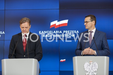  22.01.2019 WARSZAWA<br />SPOTKANIE PREMIERA MATEUSZA MORAWIECKIEGO Z MARKUSEM SCHAFEREM Z MERCEDES BENZ<br />OGLOSZENIE DECYZJI WS. ROZPOCZECIA PRODUKCJI BATERII ELEKTRYCZNYCH PRZEZ MERCEDES-BENZ CARS W FABRYCE W JAWORZE NA DOLNYM SLASKU<br />N/Z PREMIER MATEUSZ MORAWIECKI MARKUS SCHAFER<br /> 