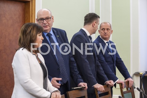  25.01.2019 WARSZAWA SEJM<br />SPOTKANIE PREMIERA Z PRZEDSTAWICIELAMI UGRUPOWAN OPOZYCYJNYCH<br />N/Z WLADYSLAW KOSINIAK KAMYSZ SLAWOMIR NEUMANN PIOTR ZGORZELSKI MALGORZATA ZWIERCAN<br /> 