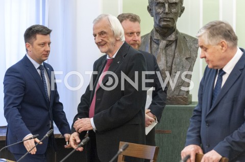  25.01.2019 WARSZAWA SEJM<br />SPOTKANIE PREMIERA Z PRZEDSTAWICIELAMI UGRUPOWAN OPOZYCYJNYCH<br />N/Z RYSZARD TERLECKI LUKASZ SZUMOWSKI MICHAL DWORCZYK<br /> 