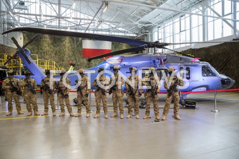  25.01.2019 MIELEC <br />PODPISANIE UMOWY NA ZAKUP CZTERECH NOWYCH SMIGLOWCOW BLACK HAWK DLA POLSKIEJ ARMII WYPRODUKOWANYCH PRZEZ POLSKIE ZAKLADY LOTNICZE W MIELCU <br />N/Z ZDJECIE ILUSTRACYJNE ILUSTRANT ZOLNIERZE WOJSKO POLSKIE SLUZBY SPECJALNE<br /> 