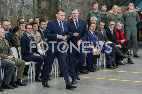  25.01.2019 MIELEC <br />PODPISANIE UMOWY NA ZAKUP CZTERECH NOWYCH SMIGLOWCOW BLACK HAWK DLA POLSKIEJ ARMII WYPRODUKOWANYCH PRZEZ POLSKIE ZAKLADY LOTNICZE W MIELCU <br />N/Z MARIUSZ BLASZCZAK JANUSZ ZAKRECKI ( PREZES PZL MIELEC ) <br /> 