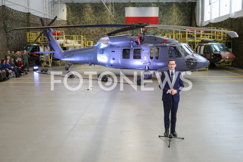  25.01.2019 MIELEC <br />PODPISANIE UMOWY NA ZAKUP CZTERECH NOWYCH SMIGLOWCOW BLACK HAWK DLA POLSKIEJ ARMII WYPRODUKOWANYCH PRZEZ POLSKIE ZAKLADY LOTNICZE W MIELCU <br />N/Z PREMIER MATEUSZ MORAWIECKI <br /> 