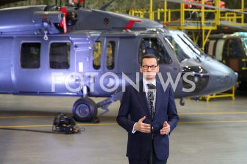  25.01.2019 MIELEC <br />PODPISANIE UMOWY NA ZAKUP CZTERECH NOWYCH SMIGLOWCOW BLACK HAWK DLA POLSKIEJ ARMII WYPRODUKOWANYCH PRZEZ POLSKIE ZAKLADY LOTNICZE W MIELCU <br />N/Z PREMIER MATEUSZ MORAWIECKI <br /> 