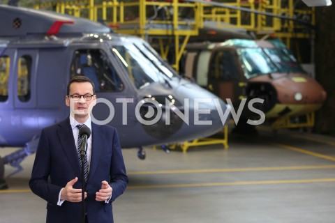 Podpisanie umowy na zakup czterech śmigłowców Black Hawk dla polskiej armii w Mielcu