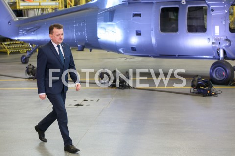  25.01.2019 MIELEC <br />PODPISANIE UMOWY NA ZAKUP CZTERECH NOWYCH SMIGLOWCOW BLACK HAWK DLA POLSKIEJ ARMII WYPRODUKOWANYCH PRZEZ POLSKIE ZAKLADY LOTNICZE W MIELCU <br />N/Z MARIUSZ BLASZCZAK <br /> 