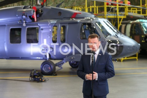  25.01.2019 MIELEC <br />PODPISANIE UMOWY NA ZAKUP CZTERECH NOWYCH SMIGLOWCOW BLACK HAWK DLA POLSKIEJ ARMII WYPRODUKOWANYCH PRZEZ POLSKIE ZAKLADY LOTNICZE W MIELCU <br />N/Z MARIUSZ BLASZCZAK <br /> 