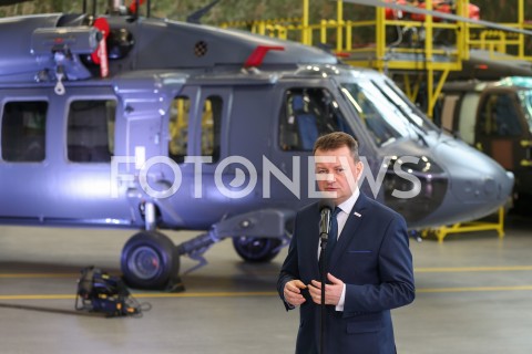  25.01.2019 MIELEC <br />PODPISANIE UMOWY NA ZAKUP CZTERECH NOWYCH SMIGLOWCOW BLACK HAWK DLA POLSKIEJ ARMII WYPRODUKOWANYCH PRZEZ POLSKIE ZAKLADY LOTNICZE W MIELCU <br />N/Z MARIUSZ BLASZCZAK <br /> 