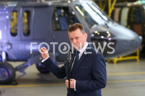  25.01.2019 MIELEC <br />PODPISANIE UMOWY NA ZAKUP CZTERECH NOWYCH SMIGLOWCOW BLACK HAWK DLA POLSKIEJ ARMII WYPRODUKOWANYCH PRZEZ POLSKIE ZAKLADY LOTNICZE W MIELCU <br />N/Z MARIUSZ BLASZCZAK <br /> 