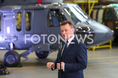  25.01.2019 MIELEC <br />PODPISANIE UMOWY NA ZAKUP CZTERECH NOWYCH SMIGLOWCOW BLACK HAWK DLA POLSKIEJ ARMII WYPRODUKOWANYCH PRZEZ POLSKIE ZAKLADY LOTNICZE W MIELCU <br />N/Z MARIUSZ BLASZCZAK <br /> 
