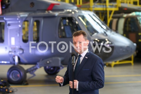  25.01.2019 MIELEC <br />PODPISANIE UMOWY NA ZAKUP CZTERECH NOWYCH SMIGLOWCOW BLACK HAWK DLA POLSKIEJ ARMII WYPRODUKOWANYCH PRZEZ POLSKIE ZAKLADY LOTNICZE W MIELCU <br />N/Z MARIUSZ BLASZCZAK <br /> 