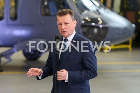  25.01.2019 MIELEC <br />PODPISANIE UMOWY NA ZAKUP CZTERECH NOWYCH SMIGLOWCOW BLACK HAWK DLA POLSKIEJ ARMII WYPRODUKOWANYCH PRZEZ POLSKIE ZAKLADY LOTNICZE W MIELCU <br />N/Z MARIUSZ BLASZCZAK <br /> 