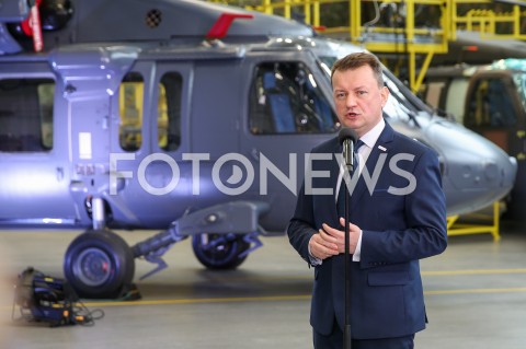  25.01.2019 MIELEC <br />PODPISANIE UMOWY NA ZAKUP CZTERECH NOWYCH SMIGLOWCOW BLACK HAWK DLA POLSKIEJ ARMII WYPRODUKOWANYCH PRZEZ POLSKIE ZAKLADY LOTNICZE W MIELCU <br />N/Z MARIUSZ BLASZCZAK <br /> 