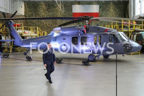  25.01.2019 MIELEC <br />PODPISANIE UMOWY NA ZAKUP CZTERECH NOWYCH SMIGLOWCOW BLACK HAWK DLA POLSKIEJ ARMII WYPRODUKOWANYCH PRZEZ POLSKIE ZAKLADY LOTNICZE W MIELCU <br />N/Z JANUSZ ZAKRECKI ( PREZES PZL MIELEC ) <br /> 