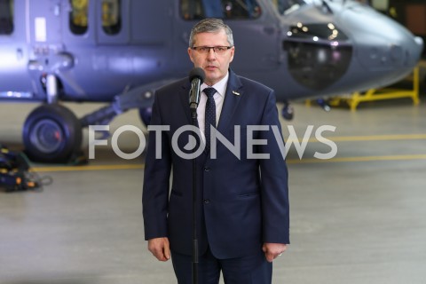  25.01.2019 MIELEC <br />PODPISANIE UMOWY NA ZAKUP CZTERECH NOWYCH SMIGLOWCOW BLACK HAWK DLA POLSKIEJ ARMII WYPRODUKOWANYCH PRZEZ POLSKIE ZAKLADY LOTNICZE W MIELCU <br />N/Z JANUSZ ZAKRECKI ( PREZES PZL MIELEC ) <br /> 