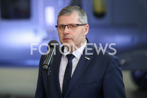  25.01.2019 MIELEC <br />PODPISANIE UMOWY NA ZAKUP CZTERECH NOWYCH SMIGLOWCOW BLACK HAWK DLA POLSKIEJ ARMII WYPRODUKOWANYCH PRZEZ POLSKIE ZAKLADY LOTNICZE W MIELCU <br />N/Z JANUSZ ZAKRECKI ( PREZES PZL MIELEC ) <br /> 