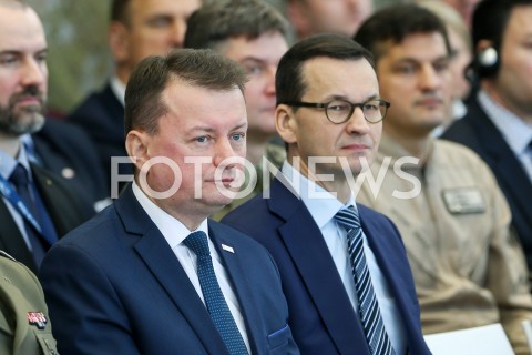  25.01.2019 MIELEC <br />PODPISANIE UMOWY NA ZAKUP CZTERECH NOWYCH SMIGLOWCOW BLACK HAWK DLA POLSKIEJ ARMII WYPRODUKOWANYCH PRZEZ POLSKIE ZAKLADY LOTNICZE W MIELCU <br />N/Z PREMIER MATEUSZ MORAWIECKI MARIUSZ BLASZCZAK <br /> 