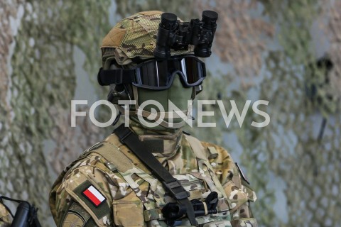  25.01.2019 MIELEC <br />PODPISANIE UMOWY NA ZAKUP CZTERECH NOWYCH SMIGLOWCOW BLACK HAWK DLA POLSKIEJ ARMII WYPRODUKOWANYCH PRZEZ POLSKIE ZAKLADY LOTNICZE W MIELCU <br />N/Z ZDJECIE ILUSTRACYJNE ILUSTRANT ZOLNIERZ WOJSKO POLSKIE SLUZBY SPECJALNE<br /> 