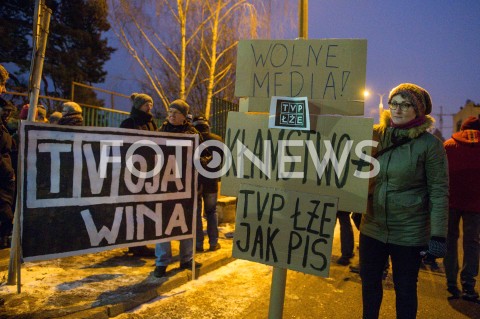  2601.2019 GDANSK<br />PIKIETA POD SIEDZIBA TELEWIZJI POLSKIEJ W GDANSKU POD HASLEM ZADAMY ZMIAN W TVP<br />N/Z TRANSPARENTY TVOJA WINA WOLNE MEDIA KLAMSTWO TVP LZE JAK PIS<br /> 