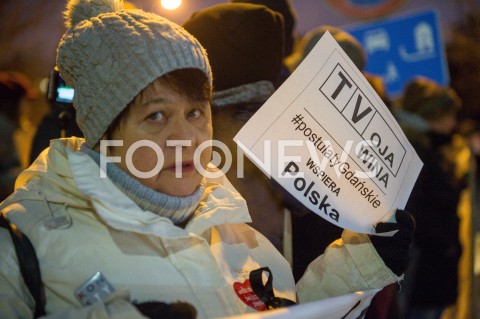  2601.2019 GDANSK<br />PIKIETA POD SIEDZIBA TELEWIZJI POLSKIEJ W GDANSKU POD HASLEM ZADAMY ZMIAN W TVP<br />N/Z KOBIETA Z TRANSPARENTEM TVOJA WINA<br /> 