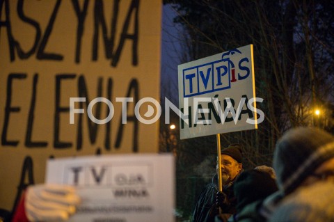  2601.2019 GDANSK<br />PIKIETA POD SIEDZIBA TELEWIZJI POLSKIEJ W GDANSKU POD HASLEM ZADAMY ZMIAN W TVP<br />N/Z TRANSPARENT TVPIS HANBA<br /> 