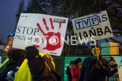  2601.2019 GDANSK<br />PIKIETA POD SIEDZIBA TELEWIZJI POLSKIEJ W GDANSKU POD HASLEM ZADAMY ZMIAN W TVP<br />N/Z TRANSPARENTY STOP PRZEMOCY TVPIS HANBA<br /> 