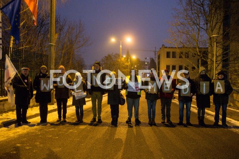  2601.2019 GDANSK<br />PIKIETA POD SIEDZIBA TELEWIZJI POLSKIEJ W GDANSKU POD HASLEM ZADAMY ZMIAN W TVP<br />N/Z MANIFESTUJACY LUDZIE Z NAPISEM WOLNE MEDIA<br /> 