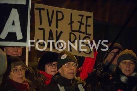  2601.2019 GDANSK<br />PIKIETA POD SIEDZIBA TELEWIZJI POLSKIEJ W GDANSKU POD HASLEM ZADAMY ZMIAN W TVP<br />N/Z TRANSPARENT TVP LZE JAK PIS<br /> 