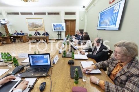  28.01.2019 WARSZAWA<br />PRZESLUCHANIE JANA VINCENTA ROSTOWSKIEGO PRZED KOMISJA DO SPRAW VAT<br />N/Z JAN VINCENT JACEK ROSTOWSKI KAZIMIERZ SMOLINSKI MAREK CHMAJ GENOWEFA TOKARSKA<br /> 