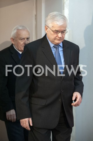  01.02.2019 WARSZAWA<br />PODPISANIE DEKLARACJI ZALOZYCIELSKIEJ KOALICJI EUROPEJSKIEJ DLA POLSKI PRZEZ BYLYCH PREMIEROW I MINISTROW SPRAW ZAGRANICZNYCH<br />N/Z WLODZIMIERZ CIMOSZEWICZ<br /> 