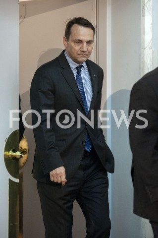  01.02.2019 WARSZAWA<br />PODPISANIE DEKLARACJI ZALOZYCIELSKIEJ KOALICJI EUROPEJSKIEJ DLA POLSKI PRZEZ BYLYCH PREMIEROW I MINISTROW SPRAW ZAGRANICZNYCH<br />N/Z RADOSLAW SIKORSKI<br /> 