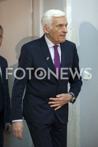  01.02.2019 WARSZAWA<br />PODPISANIE DEKLARACJI ZALOZYCIELSKIEJ KOALICJI EUROPEJSKIEJ DLA POLSKI PRZEZ BYLYCH PREMIEROW I MINISTROW SPRAW ZAGRANICZNYCH<br />N/Z JERZY BUZEK<br /> 