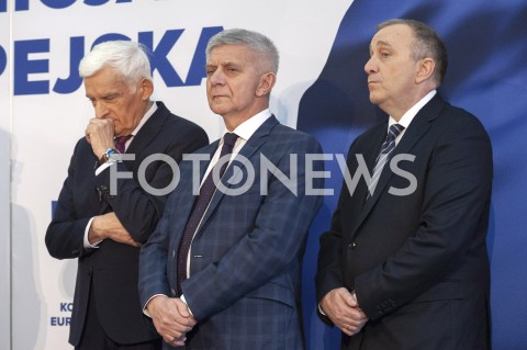  01.02.2019 WARSZAWA<br />PODPISANIE DEKLARACJI ZALOZYCIELSKIEJ KOALICJI EUROPEJSKIEJ DLA POLSKI PRZEZ BYLYCH PREMIEROW I MINISTROW SPRAW ZAGRANICZNYCH<br />N/Z JERZY BUZEK MAREK BELKA GRZEGORZ SCHETYNA<br /> 