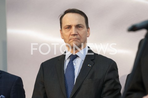  01.02.2019 WARSZAWA<br />PODPISANIE DEKLARACJI ZALOZYCIELSKIEJ KOALICJI EUROPEJSKIEJ DLA POLSKI PRZEZ BYLYCH PREMIEROW I MINISTROW SPRAW ZAGRANICZNYCH<br />N/Z RADEK RADOSLAW SIKORSKI<br /> 
