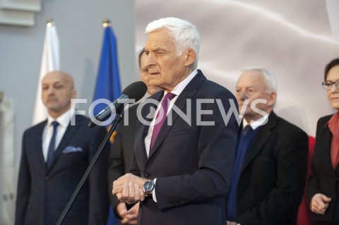  01.02.2019 WARSZAWA<br />PODPISANIE DEKLARACJI ZALOZYCIELSKIEJ KOALICJI EUROPEJSKIEJ DLA POLSKI PRZEZ BYLYCH PREMIEROW I MINISTROW SPRAW ZAGRANICZNYCH<br />N/Z JERZY BUZEK <br /> 
