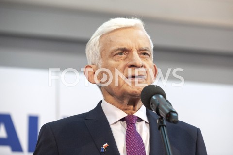  01.02.2019 WARSZAWA<br />PODPISANIE DEKLARACJI ZALOZYCIELSKIEJ KOALICJI EUROPEJSKIEJ DLA POLSKI PRZEZ BYLYCH PREMIEROW I MINISTROW SPRAW ZAGRANICZNYCH<br />N/Z JERZY BUZEK<br /> 