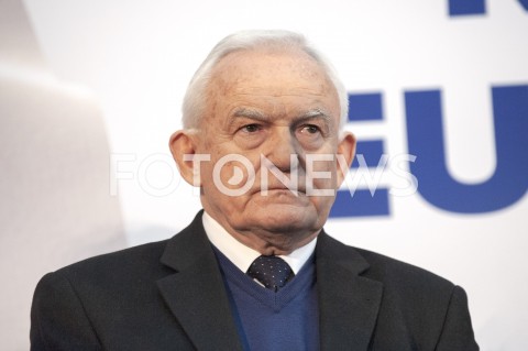  01.02.2019 WARSZAWA<br />PODPISANIE DEKLARACJI ZALOZYCIELSKIEJ KOALICJI EUROPEJSKIEJ DLA POLSKI PRZEZ BYLYCH PREMIEROW I MINISTROW SPRAW ZAGRANICZNYCH<br />N/Z LESZEK MILLER<br /> 