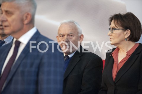  01.02.2019 WARSZAWA<br />PODPISANIE DEKLARACJI ZALOZYCIELSKIEJ KOALICJI EUROPEJSKIEJ DLA POLSKI PRZEZ BYLYCH PREMIEROW I MINISTROW SPRAW ZAGRANICZNYCH<br />N/Z LESZEK MILLER EWA KOPACZ<br /> 